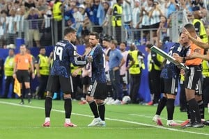Argentina 3 Jordania 1 secuencia gol de Messi de tiro libre