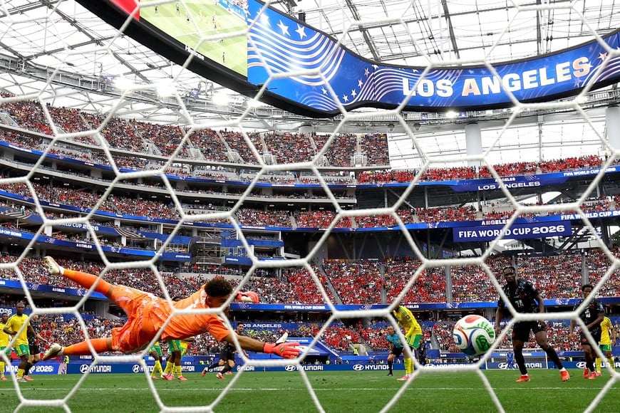 Soccer Football - FIFA World Cup 2026 - Round of 32 - South Africa v Canada - Los Angeles Stadium, Inglewood, California, U.S. - June 28, 2026
Canada's Stephen Eustaquio scores their first goal REUTERS/Lisi Niesner     TPX IMAGES OF THE DAY
