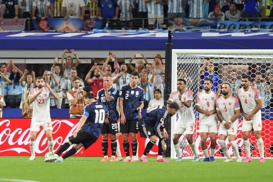 Argentina 3 Jordania 1 secuencia gol de Messi de tiro libre