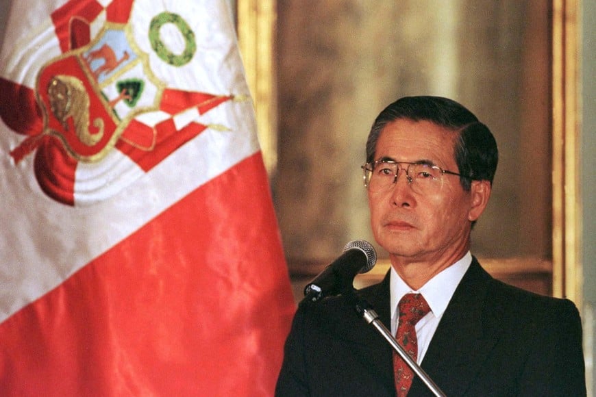 FILE PHOTO: Peruvian President Alberto Fujimori appears in Government Palace next to the national flag July 24, 1997.   REUTERS/Mariano Bazo/File Photo