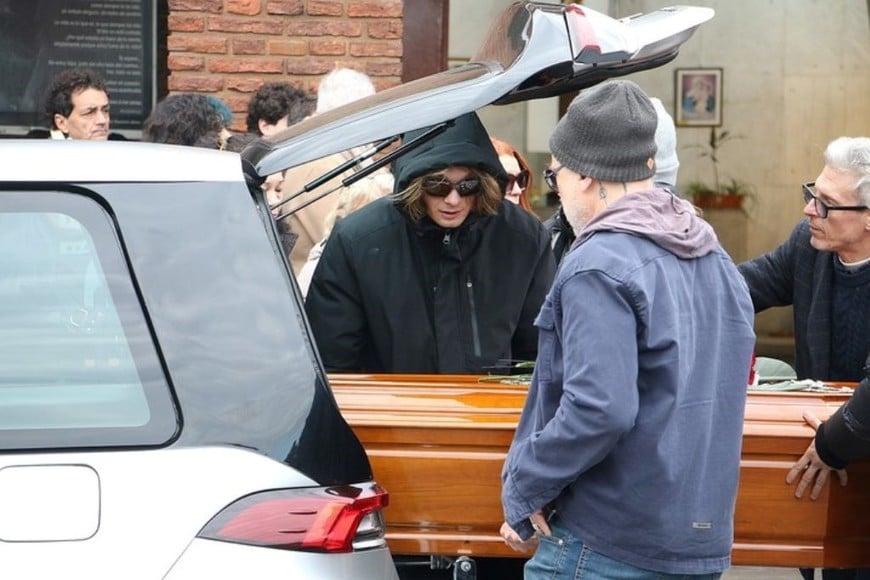 Benicio Guyot acompañó el último adiós a su madre en el Cementerio de la Chacarita.