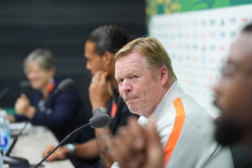 (260629) -- MONTERREY, 29 junio, 2026 (Xinhua) -- Imagen del 28 de junio de 2026 de Ronald Koeman, director técnico de Países Bajos, asistiendo a una conferencia de prensa en la Copa Mundial de la FIFA 2026, en Monterrey, México. (Xinhua/Martín Zabala) (rtg) (ce)