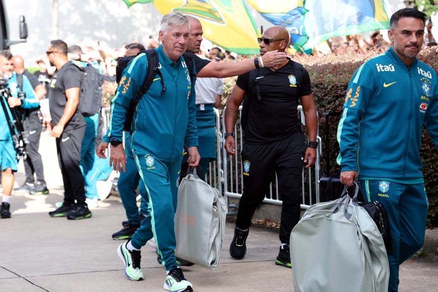 Soccer Football - FIFA World Cup 2026 - Brazil players greeted by fans in Houston - Houston, Texas, U.S. - June 27, 2026
Brazil coach Carlo Ancelotti arrives at the Hyatt Regency Houston/Galleria IMAGN IMAGES via Reuters/Troy Taormina