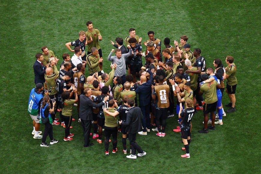 Soccer Football - FIFA World Cup 2026 - Round of 32 - South Africa v Canada - Los Angeles Stadium, Inglewood, California, U.S. - June 28, 2026
Canada coach Jesse Marsch celebrates with players after the match REUTERS/Lisi Niesner