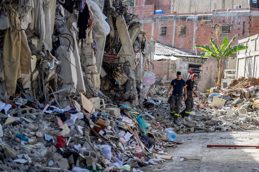 Members of the French 7th Civil Security Training and Intervention Regiment make a recognition in a damaged building in Catia La Mar, La Guaira state, Venezuela, June 29, 2026. Hopes were fading on June 29, 2026 of finding survivors more than four days after powerful twin earthquakes struck Venezuela, as residents grow increasingly frustrated with the government's response to the disaster that has killed at least 1,450 people and left tens of thousands unaccounted for. Miguel Medina/Pool via REUTERS