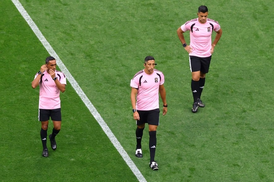 Soccer Football - FIFA World Cup 2026 - Group A - Czech Republic v Mexico - Estadio Azteca, Mexico City, Mexico - June 24, 2026
Referee Yael Falcon Perez and his assistants warm up before the match REUTERS/Henry Romero