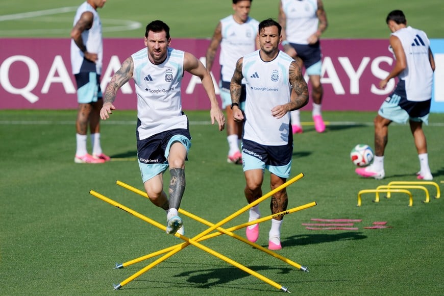 Soccer Football - FIFA World Cup 2026 - Argentina Training - Sporting KC Training Centre, Kansas City, Kansas, U.S. - June 29, 2026
Argentina's Lionel Messi and Leandro Paredes during training IMAGN IMAGES via Reuters/Jay Biggerstaff