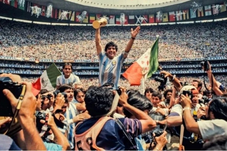 Diego Maradona levantó la Copa del Mundo en el Estadio Azteca el 29 de junio de 1986.