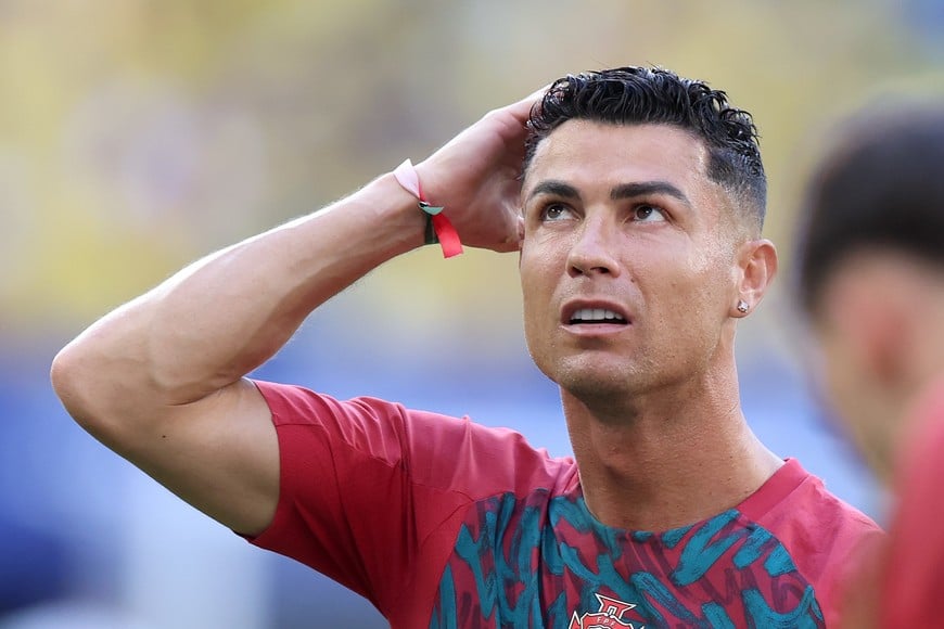(260627) -- MIAMI, 27 junio, 2026 (Xinhua) -- El jugador Cristiano Ronaldo, de Portugal, reacciona durante el calentamiento previo al partido del Grupo K de la fase de grupos de la Copa Mundial de la FIFA 2026 ante Colombia, celebrado en el Estadio Miami, en Miami, Estados Unidos, el 27 de junio de 2026. (Xinhua/Zhang Chen) (rtg)