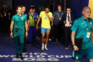 Paquetá debió ser reemplazado en el entretiempo.