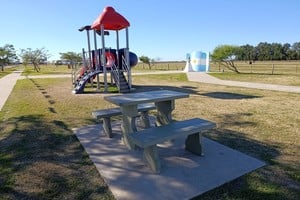 "Buscamos que las plazas sean verdaderos espacios de encuentro para las familias", señaló Oggier