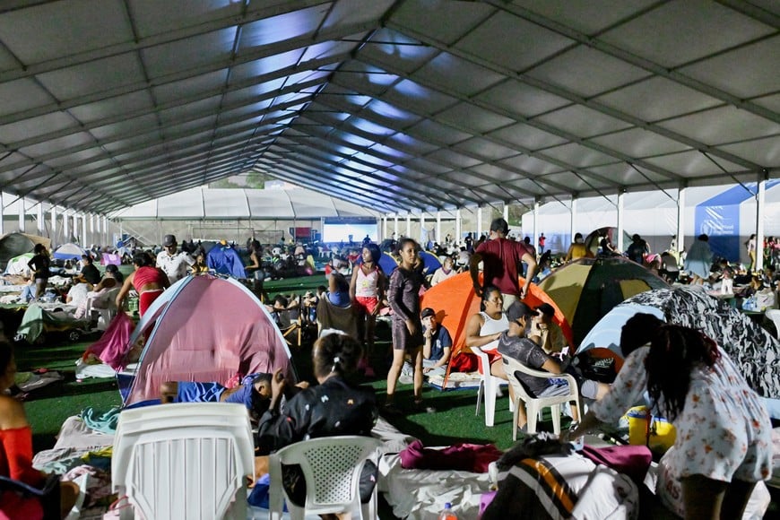 People rest at a temporary shelter in the aftermath of the earthquakes in La Guaira, Venezuela, June 29, 2026. REUTERS/Maxwell Briceno