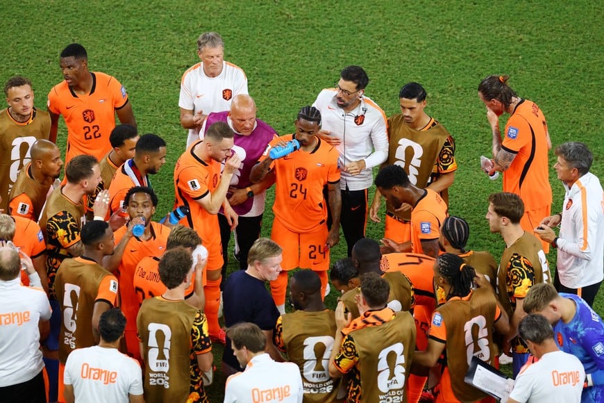 Soccer Football - FIFA World Cup 2026 - Round of 32 - Netherlands v Morocco - Estadio Monterrey, Monterrey, Mexico - June 29, 2026
Netherlands coach Ronald Koeman gives instructions to players before extra-time REUTERS/Raquel Cunha