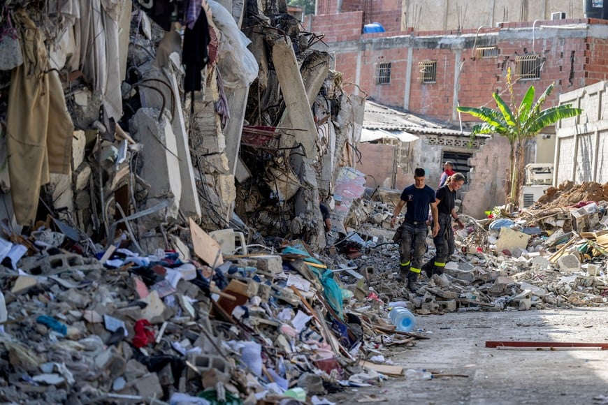 Members of the French 7th Civil Security Training and Intervention Regiment make a recognition in a damaged building in Catia La Mar, La Guaira state, Venezuela, June 29, 2026. Hopes were fading on June 29, 2026 of finding survivors more than four days after powerful twin earthquakes struck Venezuela, as residents grow increasingly frustrated with the government's response to the disaster that has killed at least 1,450 people and left tens of thousands unaccounted for. Miguel Medina/Pool via REUTERS