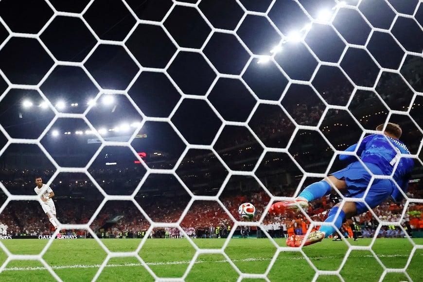 Soccer Football - FIFA World Cup 2026 - Round of 32 - Netherlands v Morocco - Estadio Monterrey, Monterrey, Mexico - June 29, 2026
Morocco's Soufiane Rahimi scores a penalty during the penalty shootout past Netherlands' Bart Verbruggen REUTERS/Daniel Becerril