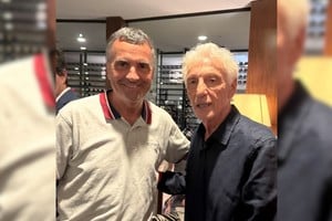 José Néstor Pekerman, múltiple campeón del mundo en juveniles con Argentina con El Litoral en Miami. El fue quien reclutó a Messi para que juegue por Argentina y le diga que no a España. El también fue el responsable de elegir a Scaloni cuando era un pibe.
