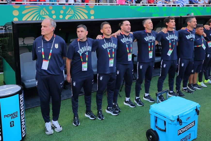 Soccer Football - FIFA World Cup 2026 - Group H - Uruguay v Spain - Estadio Guadalajara, Guadalajara, Mexico - June 26, 2026
Uruguay coach Marcelo Bielsa and his caiching staff line up during the national anthems before the match REUTERS/Eloisa Sanchez