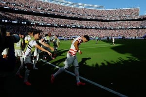 Malik Tillman sentenció el triunfo estadounidense con un preciso tiro libre. Foto: Reuters