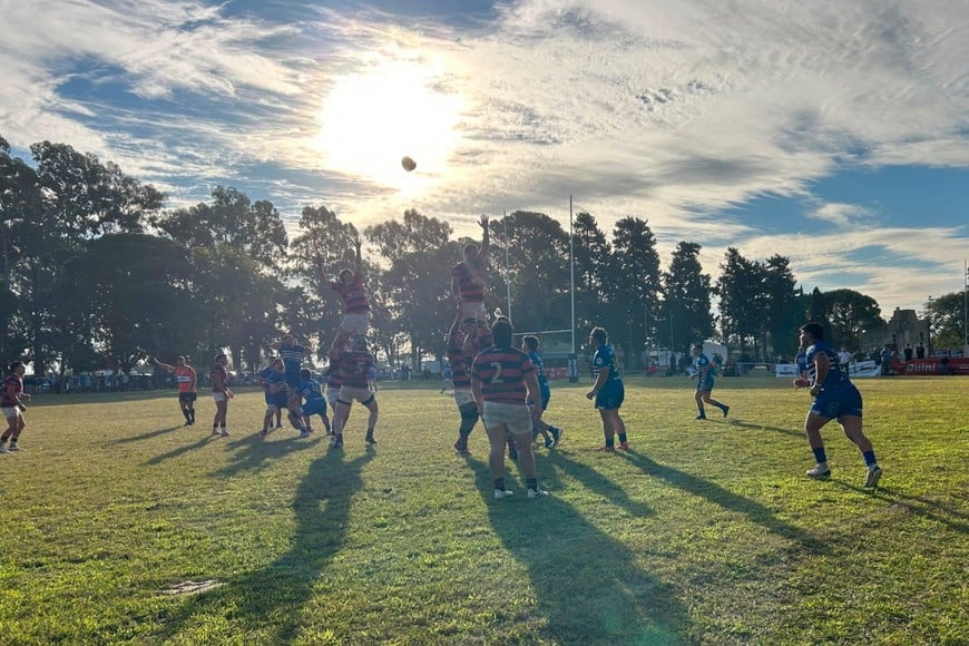 Cha Roga y La Salle animaron un atractivo encuentro en Santo Tomé. Foto: Prensa Copa Santa Fe.