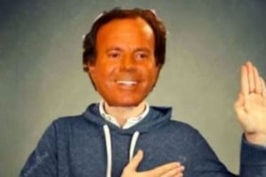 “Ya es julio”: las redes se llenaron otra vez de memes de Julio Iglesias.