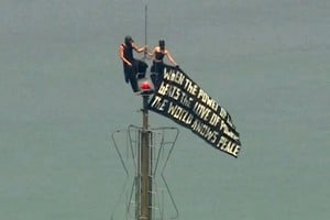 Evacuaron el Empire State por dos personas que treparon la antena sin arneses. Foto: Reuters.