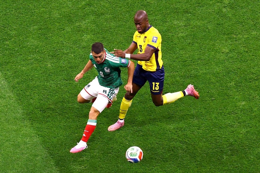 Soccer Football - FIFA World Cup 2026 - Round of 32 - Mexico v Ecuador - Estadio Azteca, Mexico City, Mexico - June 30, 2026
Mexico's Erik Lira in action with Ecuador's Enner Valencia REUTERS/Henry Romero