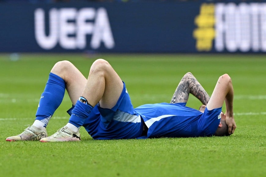 Soccer Football - Euro 2024 - Round of 16 - Switzerland v Italy - Berlin Olympiastadion, Berlin, Germany - June 29, 2024 
Italy's Alessandro Bastoni looks dejected after the match REUTERS/Angelika Warmuth