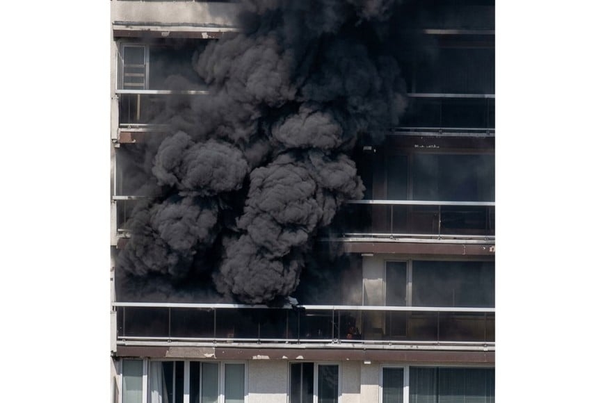 El siniestro afectó a un edificio de departamentos de diez plantas