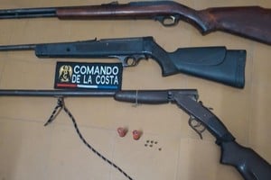 Armas secuestradas a cazadores furtivos. Foto: Gentileza