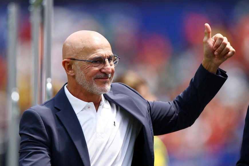 Soccer Football - FIFA World Cup 2026 - Round of 32 - Spain v Austria - Los Angeles Stadium, Inglewood, California, U.S. - July 2, 2026
Spain coach Luis De La Fuente celebrates after the match as Spain qualify for the Round of 16 stage of the World Cup REUTERS/Lisi Niesner