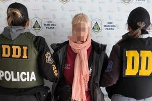 La acusada le exigió 15 millones de pesos y 26 mil dólares para completar el ritual.