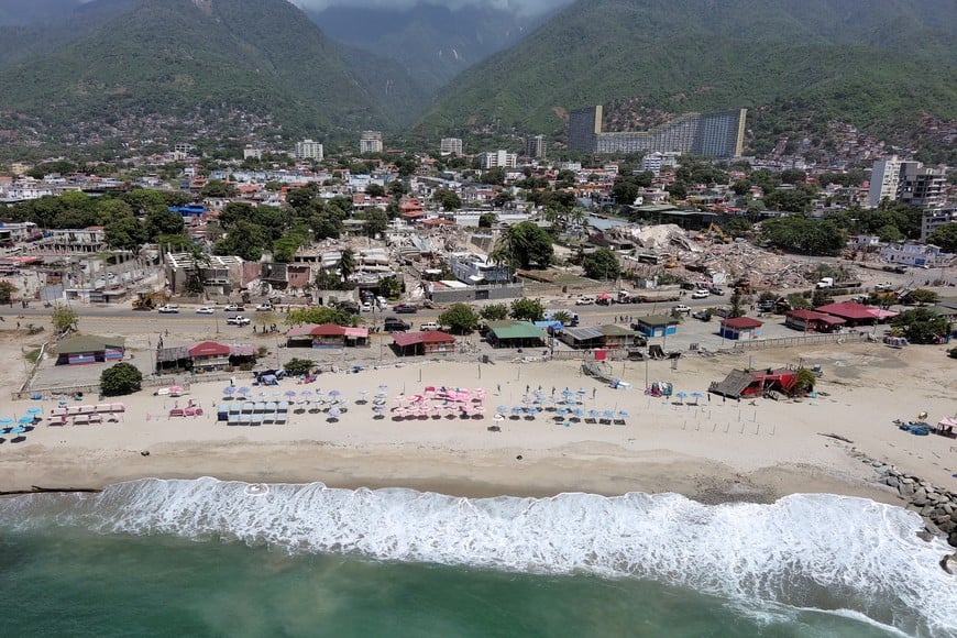 A drone view shows collapsed buildings next to a beach in the aftermath of the June 24 earthquakes, in La Guaira, Venezuela, July 1, 2026. REUTERS/Ricardo Arduengo