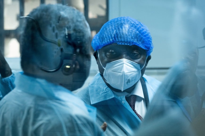 South African President Cyril Ramaphosa, wearing protective clothing, talks to an official, alongside Democratic Republic of the Congo President Felix Tshisekedi (not pictured), during a visit at the National Institute of Biomedical Research in Kinshasa, Democratic Republic of the Congo, July 2, 2026. REUTERS/Arsene Mpiana