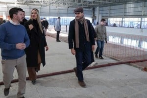 La recorrida concluyó en el Centro Acuático Provincial, una de las obras emblemáticas del programa de infraestructura deportiva.