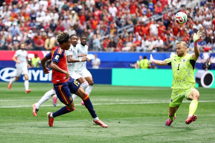 Soccer Football - FIFA World Cup 2026 - Round of 32 - Spain v Austria - Los Angeles Stadium, Inglewood, California, U.S. - July 2, 2026
Spain's Lamine Yamal misses a chance to score REUTERS/Matthew Childs