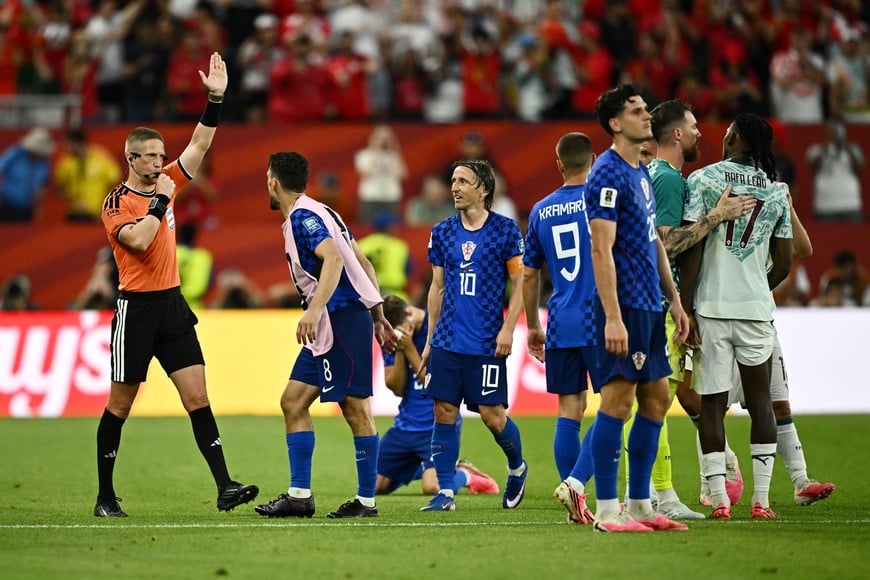 Soccer Football - FIFA World Cup 2026 - Round of 32 - Portugal v Croatia - Toronto Stadium, Toronto, Canada - July 2, 2026
Referee Espen Eskas signals no goal after a VAR review of a goal scored by Croatia's Josko Gvardiol REUTERS/Dylan Martinez