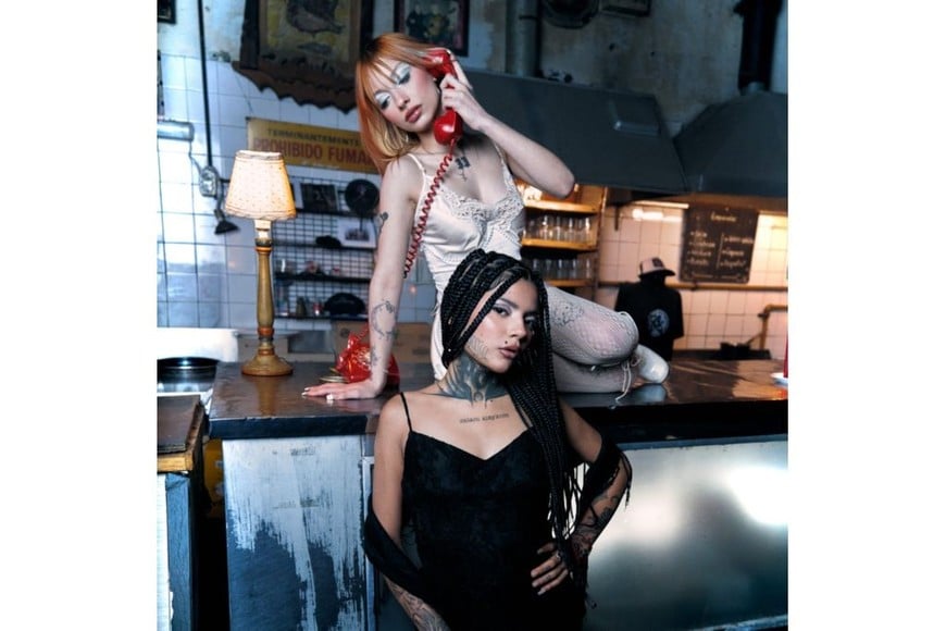 143leti y Ze Pequeña en la portada del single “Calesita”
