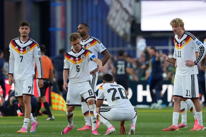 (260629) -- BOSTON, 29 junio, 2026 (Xinhua) -- Jugadores de Alemania reaccionan después de perder el partido de dieciseisavos de final de la Copa Mundial de la FIFA 2026 ante Paraguay, celebrado en el Estadio Boston, en Boston, Estados Unidos, el 29 de junio de 2026. (Xinhua/Huang Zongzhi) (ah) (vf)