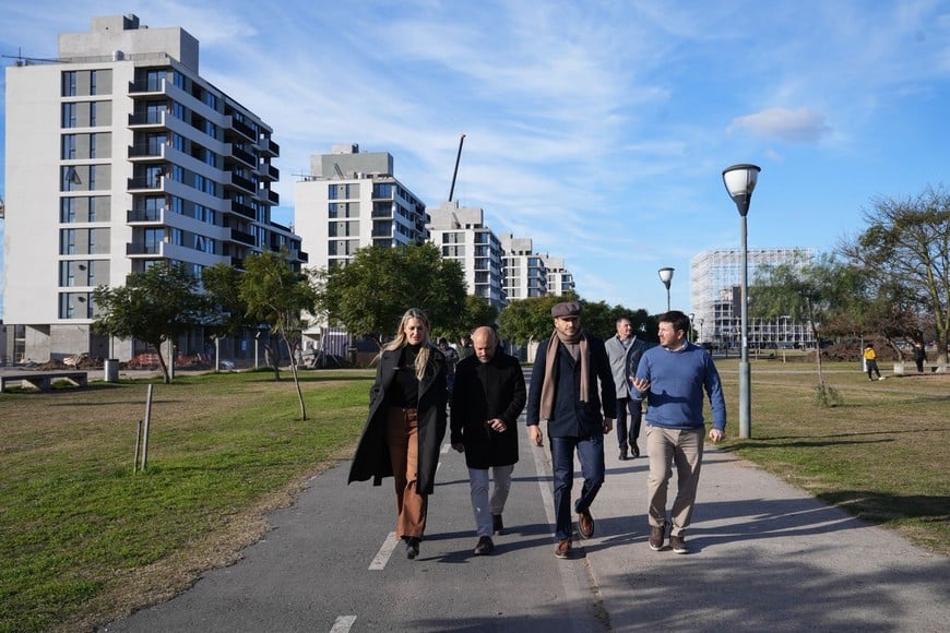 El gobernador de la provincia de Santa Fe, Maximiliano Pullaro, recorrió este jueves las principales obras de infraestructura que se ejecutan en la zona sur de Rosario con vistas a los XIII Juegos Suramericanos 2026.