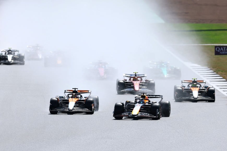 Formula One F1 - British Grand Prix - Silverstone Circuit, Silverstone, Britain - July 6, 2025
Red Bull's Max Verstappen leads into the first corner at the start of the race ahead of McLaren's Oscar Piastri REUTERS/Andrew Boyers
