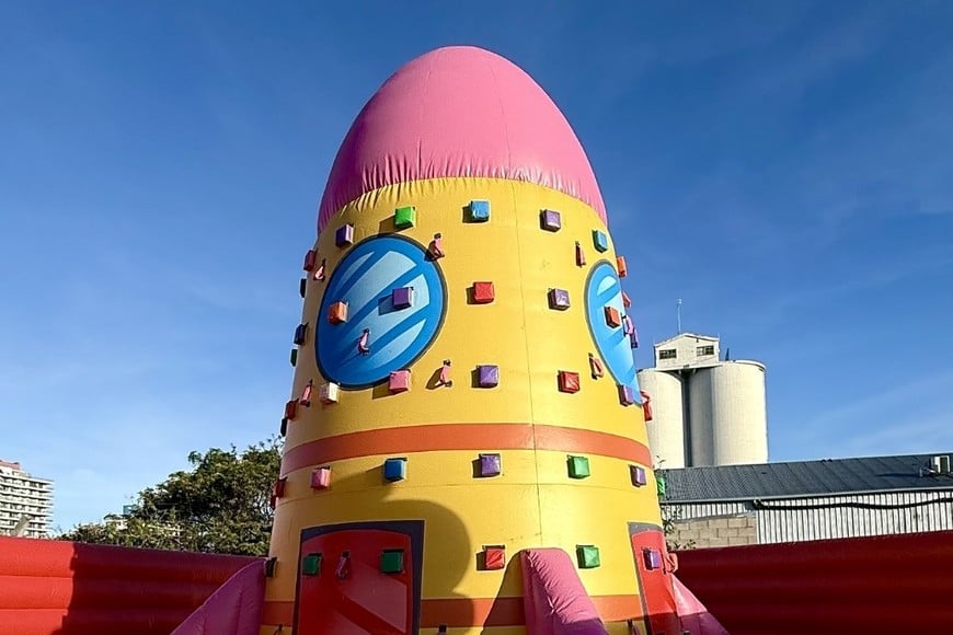 Super Jump, el parque de inflables más grande del país, es la principal atracción de las vacaciones.