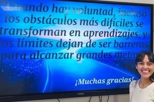 Cecilia Tabare en la defensa de su trabajo final de la carrea de Contador Público