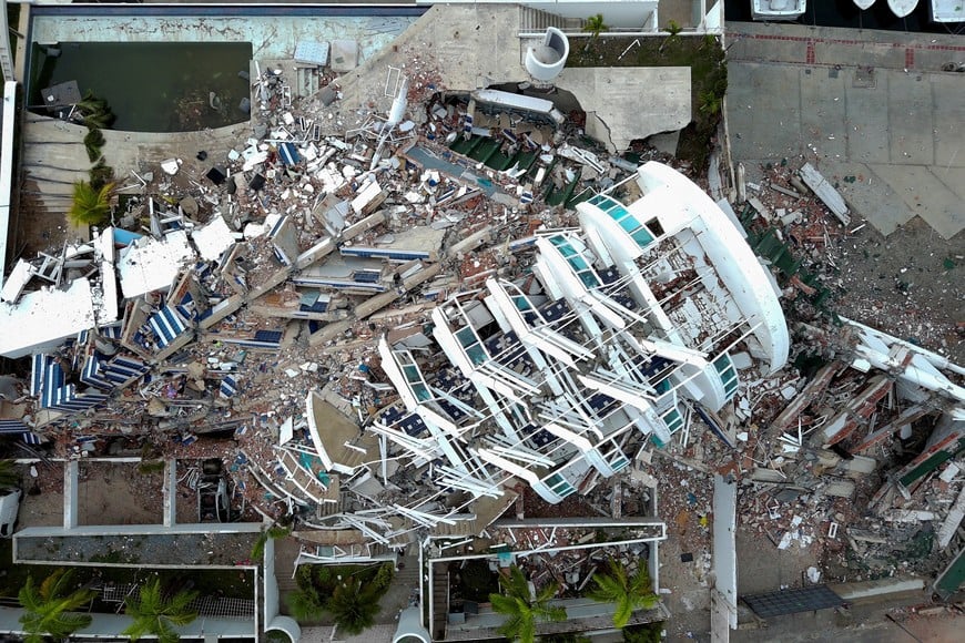 A drone view shows a collapsed building, in the aftermath of earthquakes, in La Guaira, Venezuela, July 2, 2026. REUTERS/Ricardo Arduengo