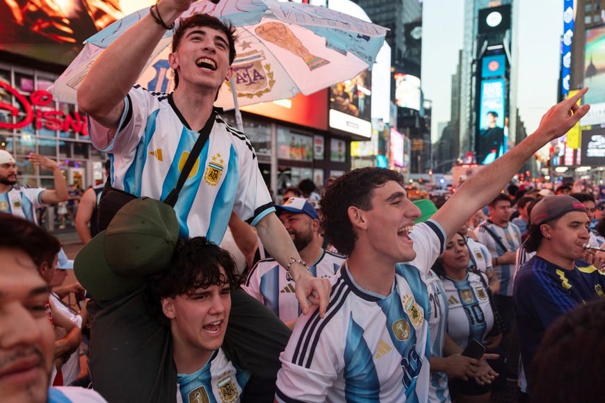 Soccer Football - FIFA World Cup 2026 - Argentina fans in Times Square - New York City, New York, U.S. - July 2, 2026
Argentina fans ahead of their round of 32 match tomorrow against Cape Verde REUTERS/Carolina Herrera