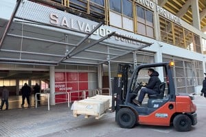 Llegada del equipamiento para pesas en el Club Atlético Provincial.