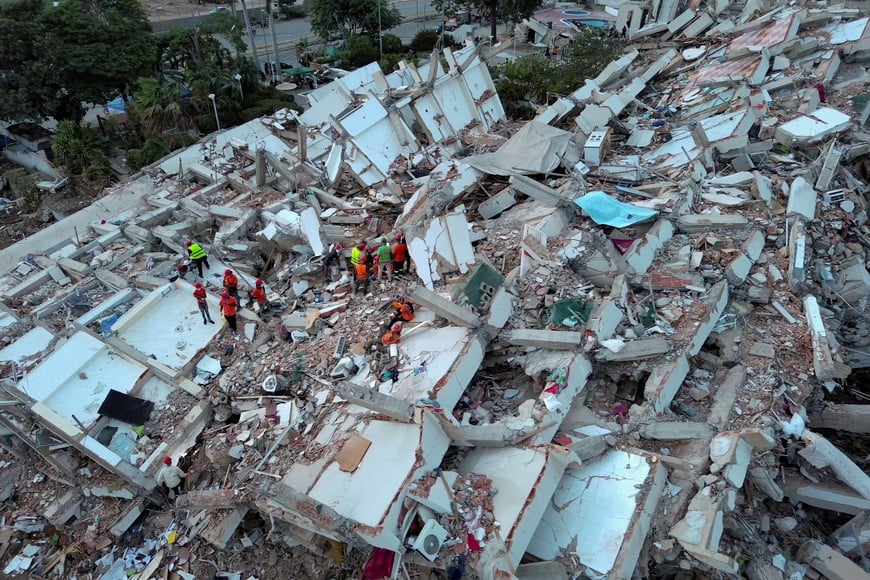 A drone view shows rescuers working at the site of a collapsed building, in the aftermath of earthquakes, in La Guaira, Venezuela, July 2, 2026. REUTERS/Ricardo Arduengo