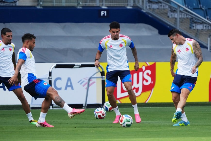 Soccer Football - FIFA World Cup 2026 - Colombia Training - Sporting KC Stadium, Kansas City, Kansas, U.S. - July 2, 2026
Colombia's James Rodriguez and Colombia's Luis Diaz during training IMAGN IMAGES via Reuters/Jay Biggerstaff
