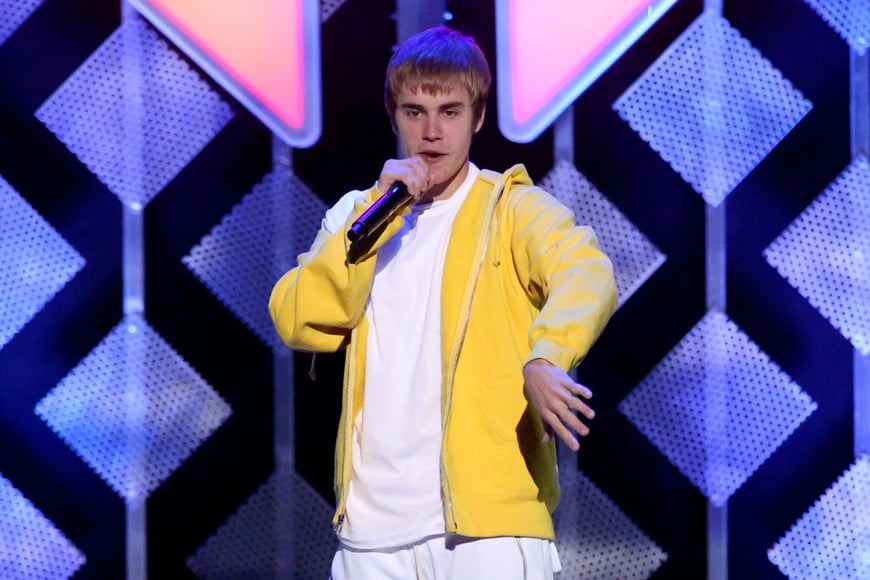 FILE PHOTO: Justin Bieber performs at Z100's Jingle Ball in Manhattan, New York, U.S., December 9, 2016. REUTERS/Andrew Kelly/File Photo