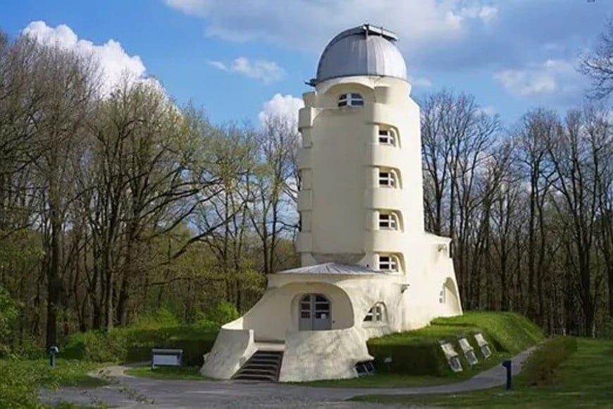 Torre Einstein, de Erich Mendelsohn.