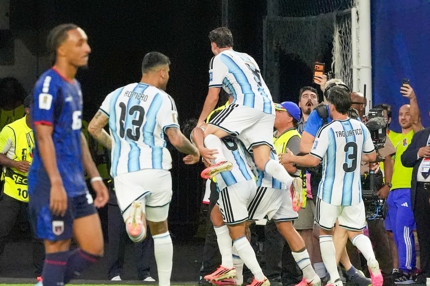 Las mejores postales del triunfo de Argentina para avanzar a octavos de final. Crédito: Fernando Nicola.